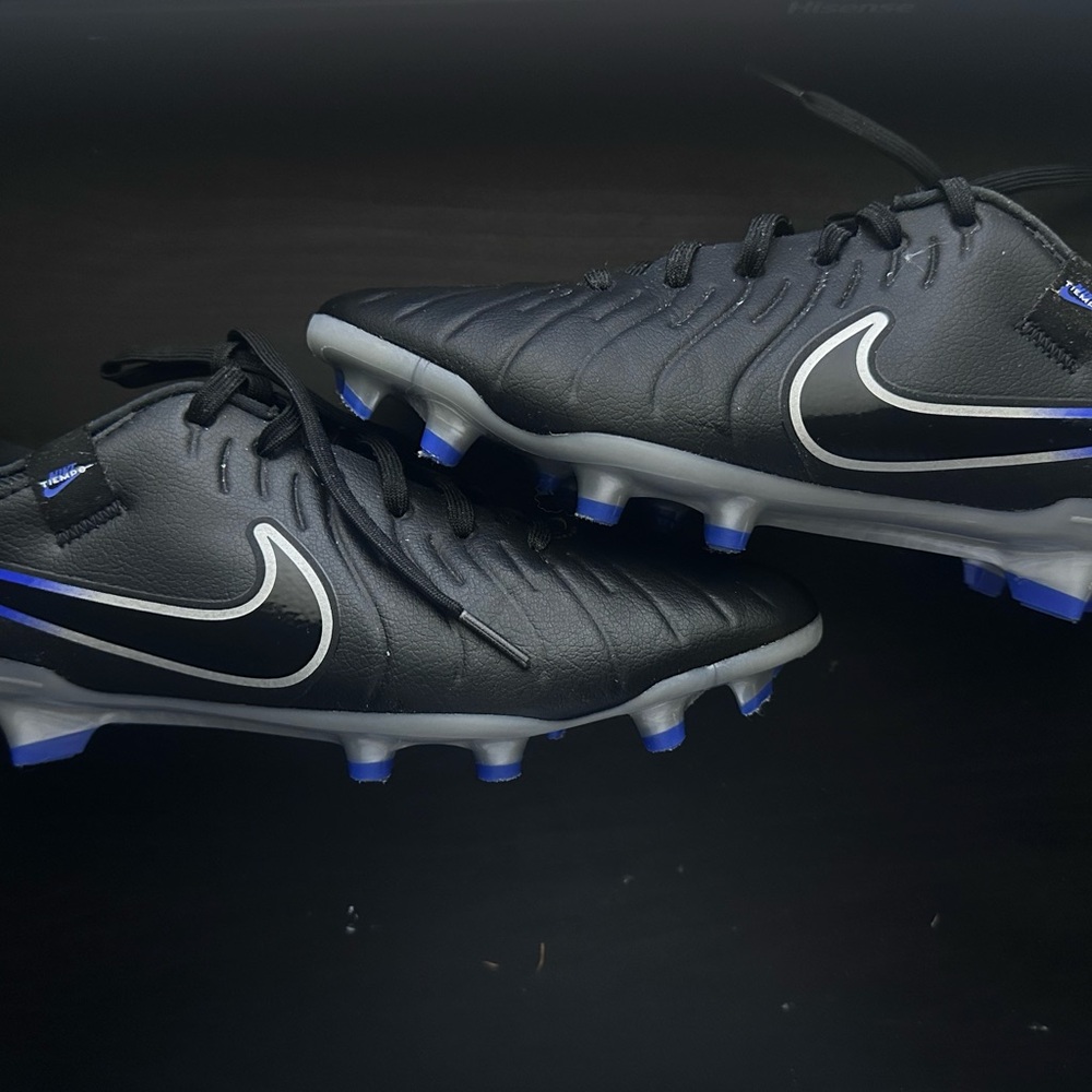 SOLD - Nike Unisex Tiempo Legend 10 Academy Multi-Ground Low-Top